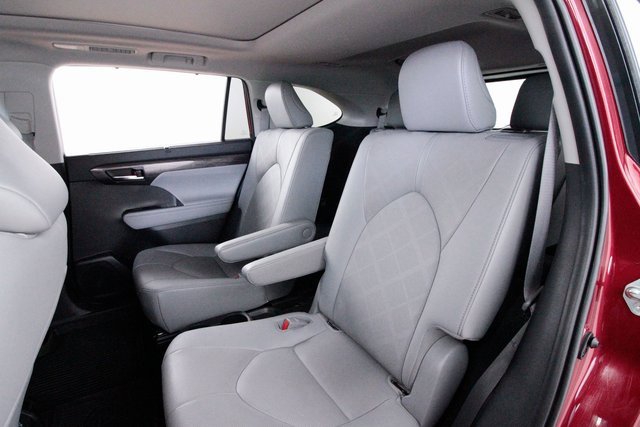 Used 2020 Toyota Highlander Limited Platinum image 24