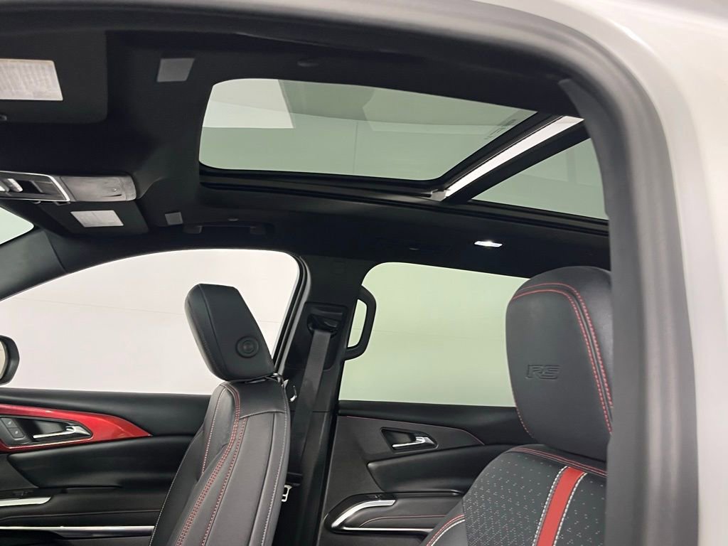 Used 2024 Chevrolet Traverse RS image 26