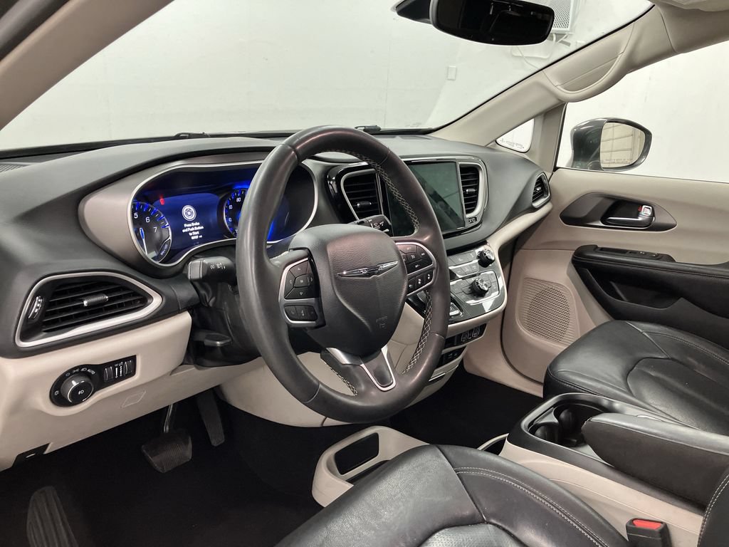 Used 2022 Chrysler Pacifica Touring-L FWD image 10
