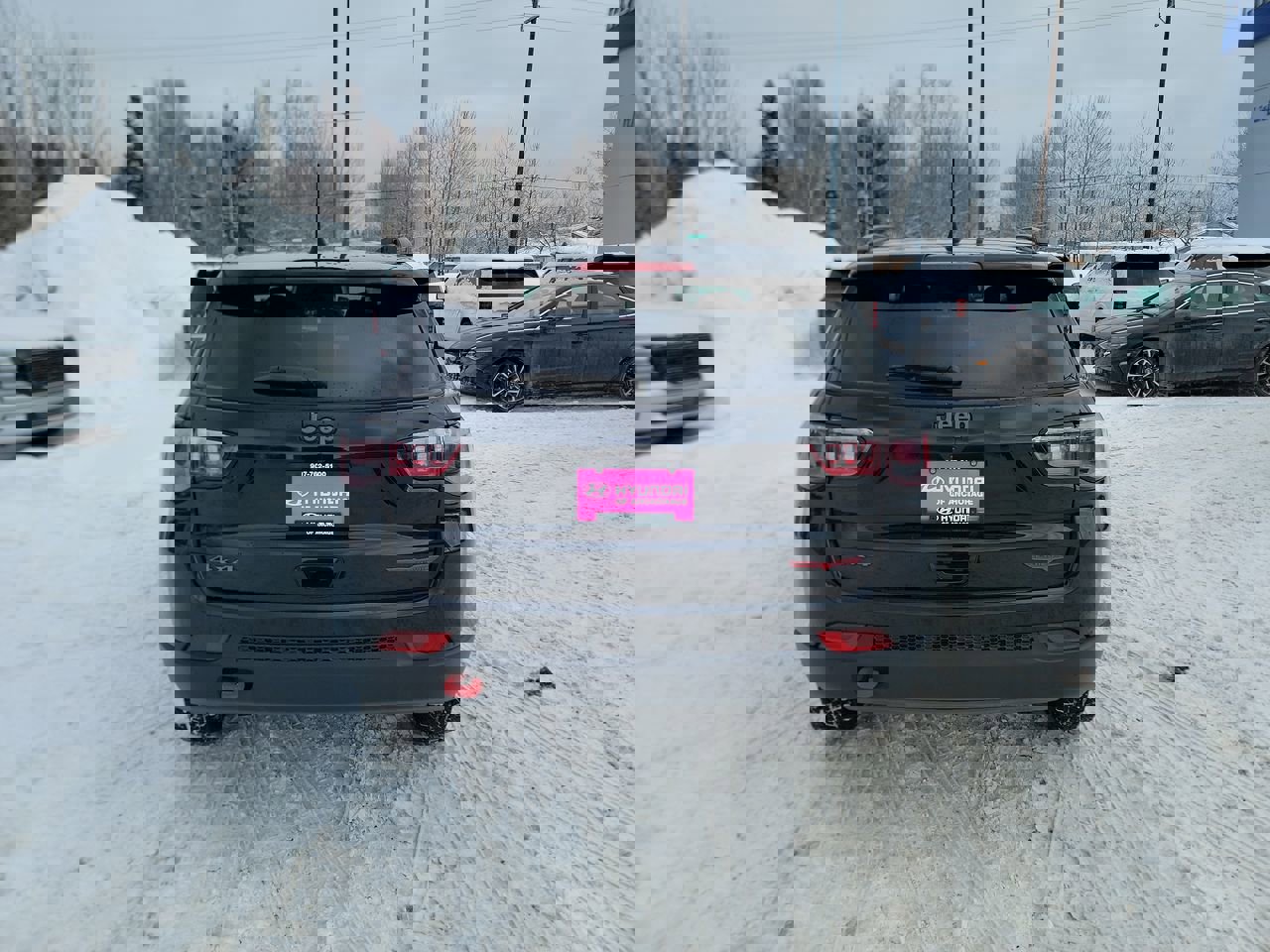 Used 2024 Jeep Compass Trailhawk image 7