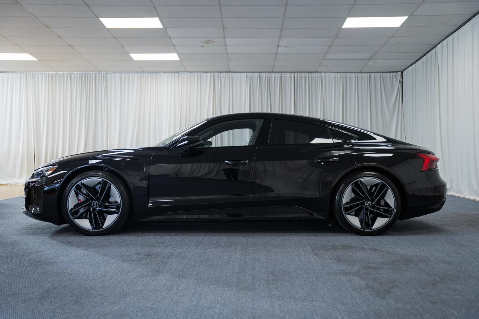 Used 2024 Audi RS e-tron GT w/ Carbon Performance Package AWD/4WD image 3
