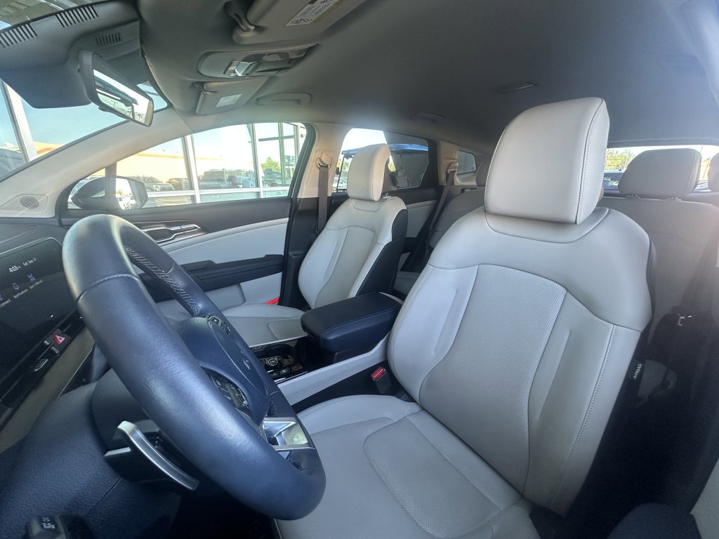 Used 2025 Kia Sportage EX image 28