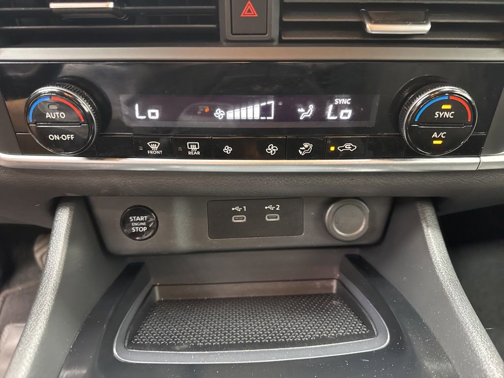 Used 2024 Nissan Rogue SV image 25