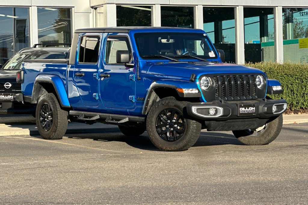 Used 2023 Jeep Gladiator Sport AWD/4WD image 2