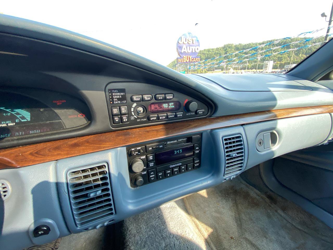 Used 1995 Oldsmobile Ninety-Eight Regency Elite FWD image 13