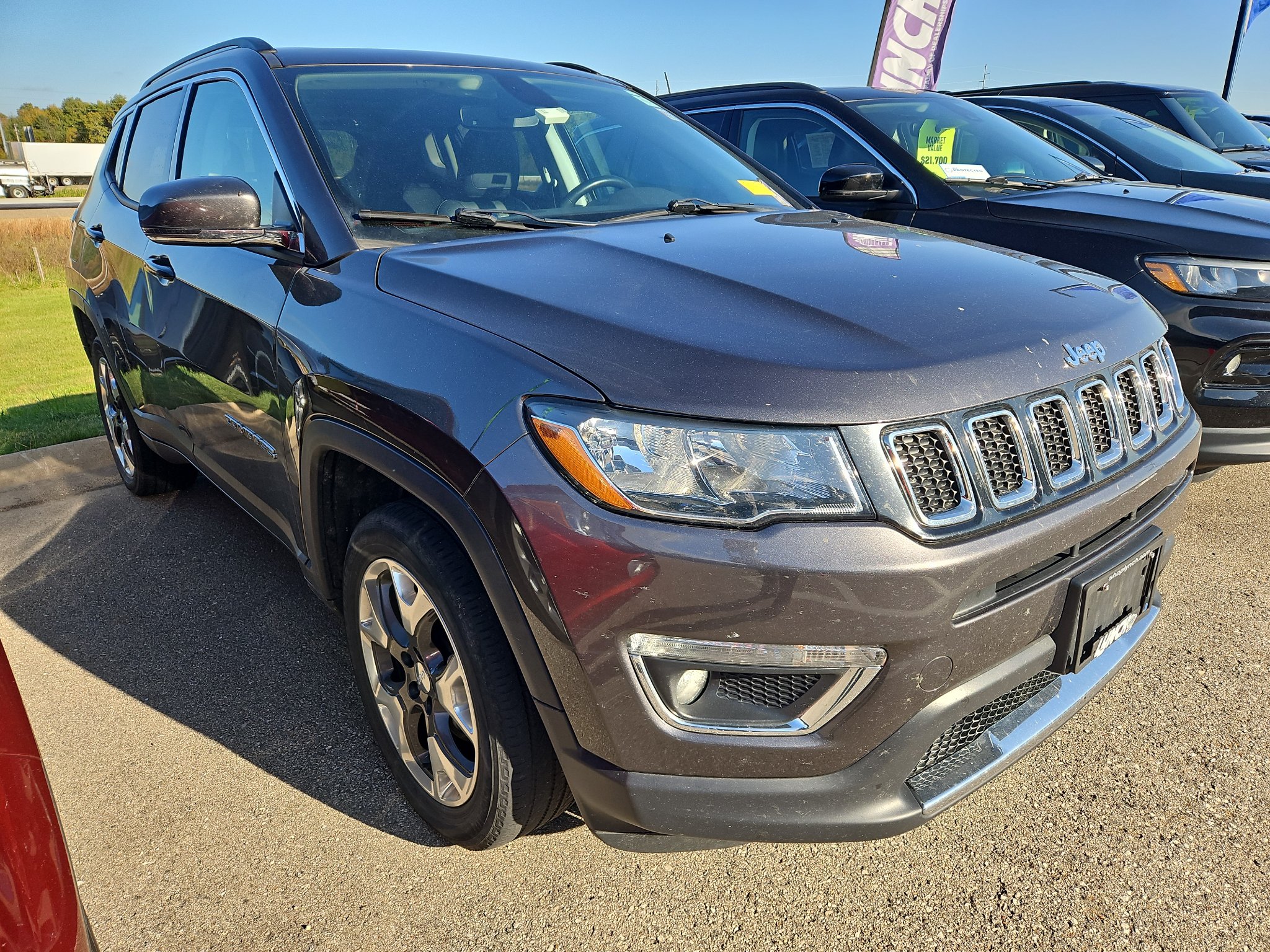 Used 2019 Jeep Compass Limited w/ Safety & Security Group AWD/4WD image 3