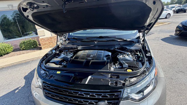 Used 2017 Land Rover Discovery First Edition AWD/4WD image 27