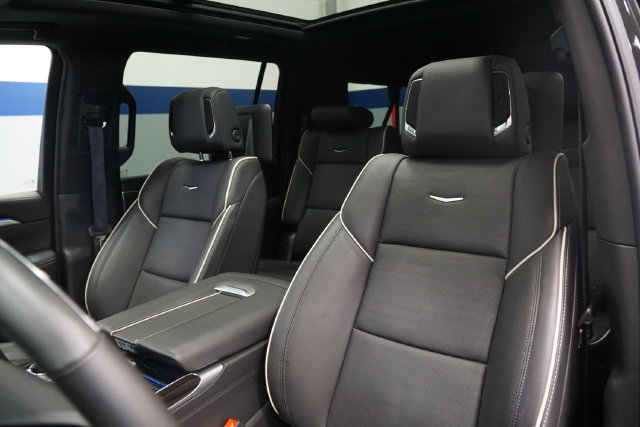Used 2025 Cadillac Escalade ESV Premium Luxury w/ Touring Package AWD/4WD image 17