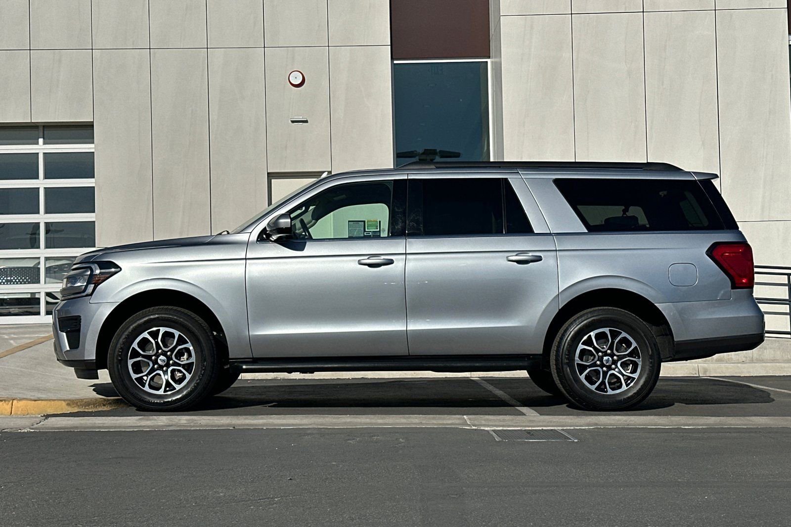 Certified 2024 Ford Expedition Max XLT image 6