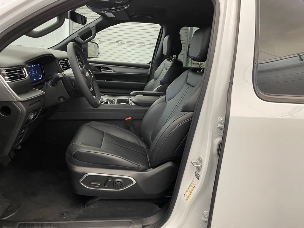 New 2026 Jeep Grand Wagoneer 2WD image 18