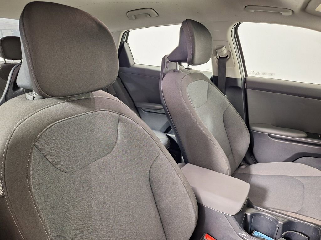 Used 2025 Kia K4 FWD image 27