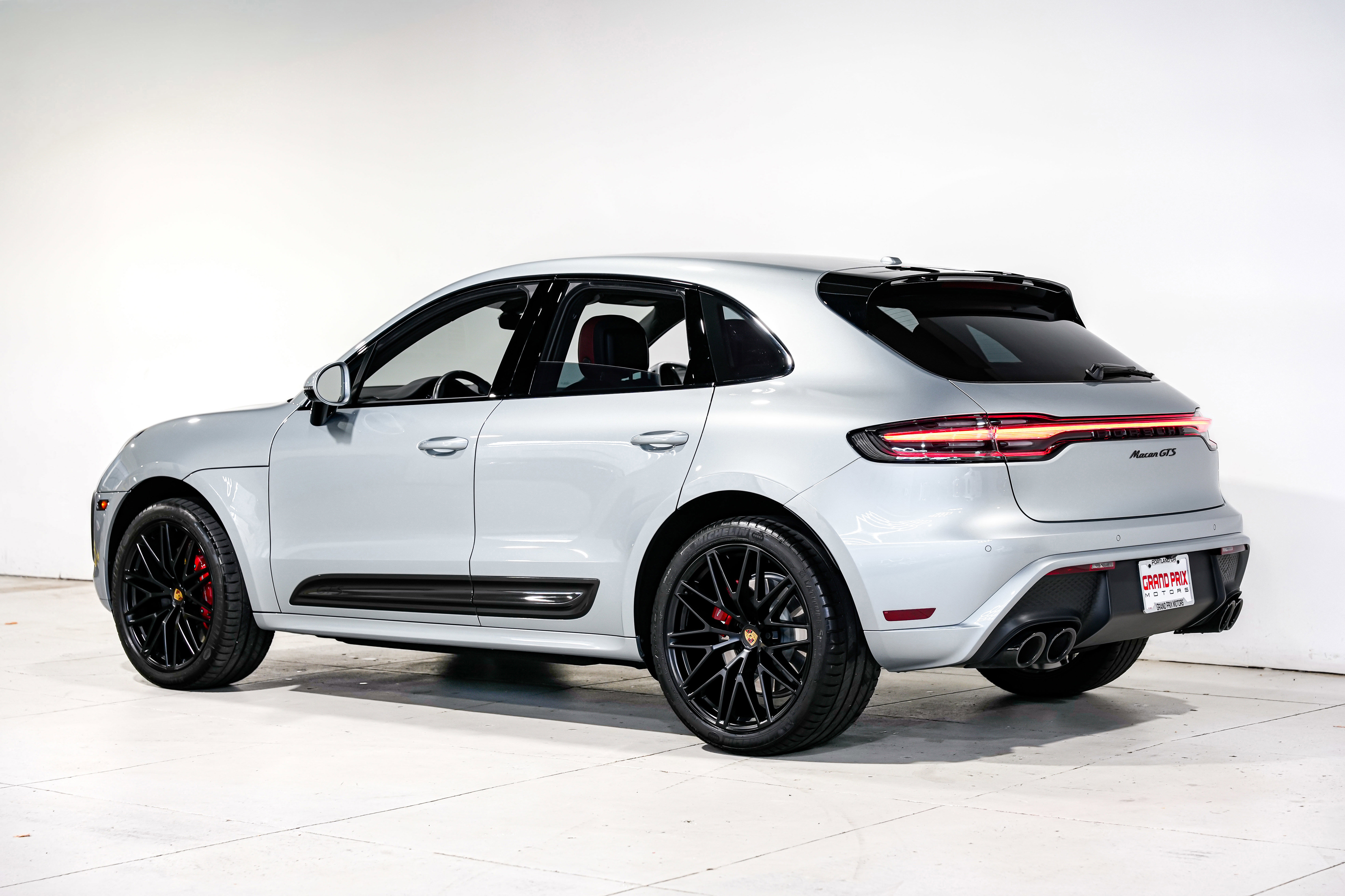 Used 2022 Porsche Macan GTS w/ Sport Chrono Package image 8
