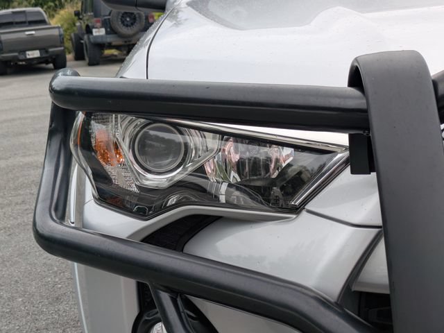 Used 2019 Toyota 4Runner SR5 AWD/4WD image 10