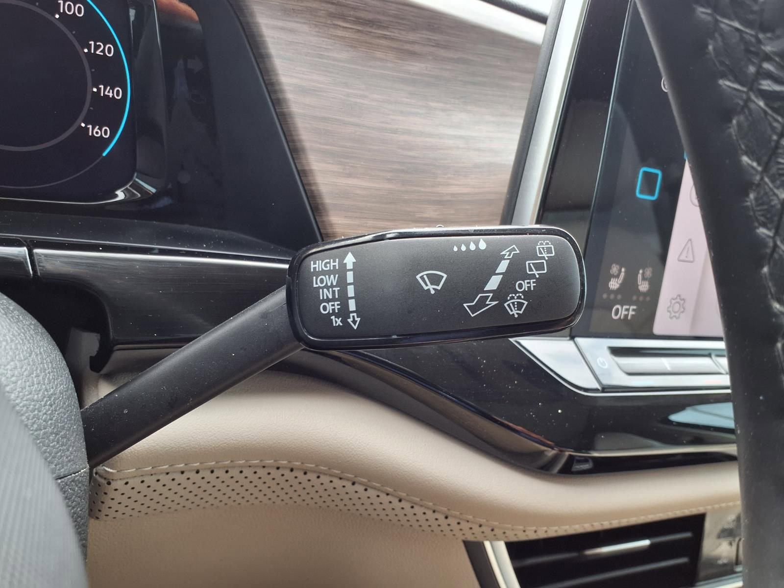 Used 2024 Volkswagen Atlas SEL Premium R-Line image 20