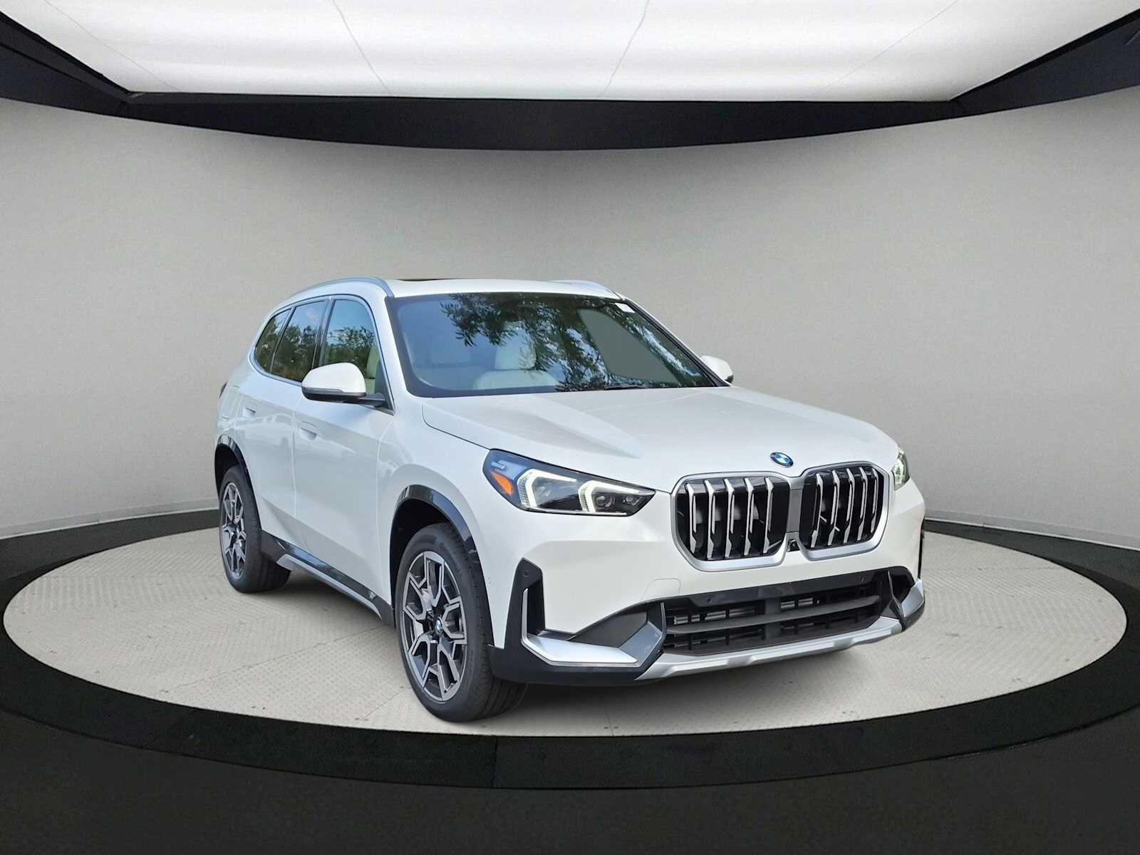 New 2027 BMW X1 xDrive28i AWD/4WD image 2
