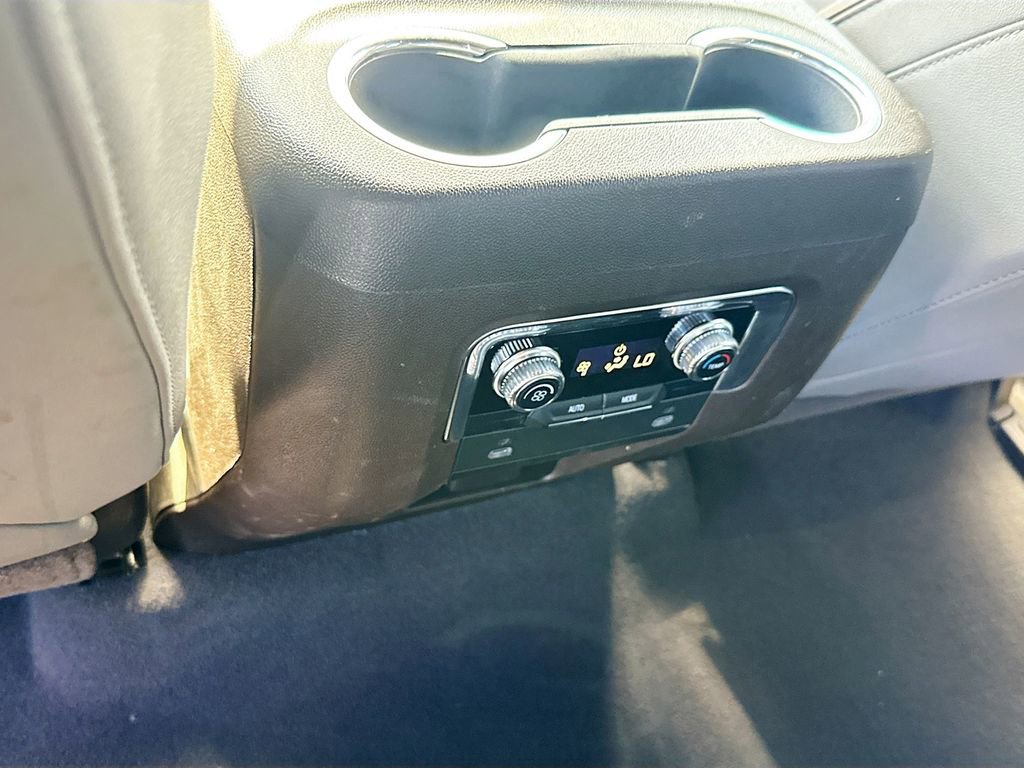 Used 2023 GMC Yukon SLT image 28