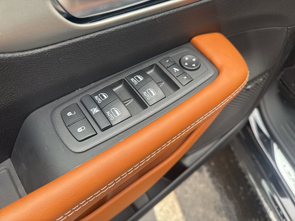 New 2026 Chrysler Pacifica Pinnacle image 17