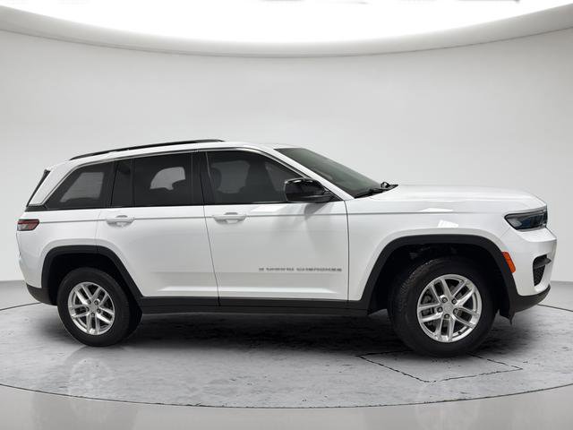 Used 2024 Jeep Grand Cherokee Laredo X image 36