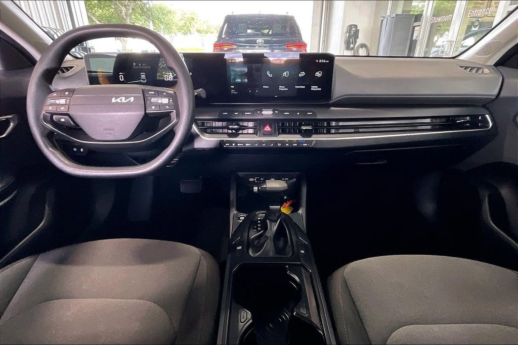 Used 2025 Kia K4 LXS FWD image 6