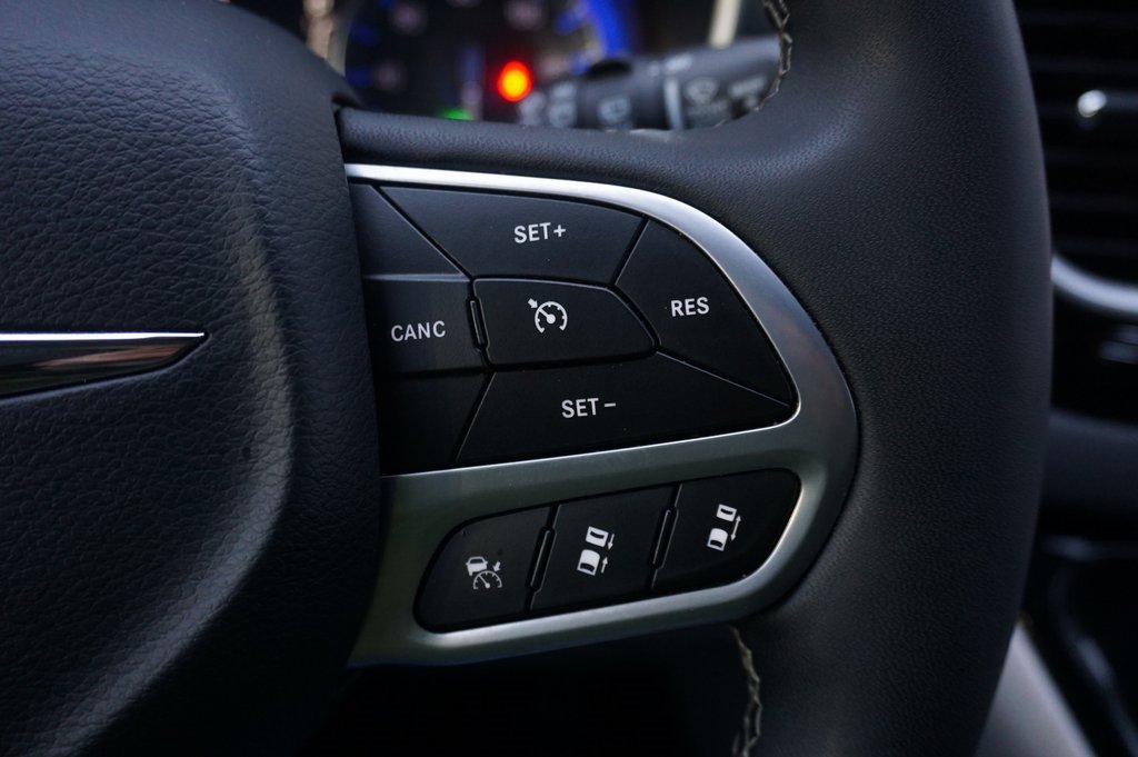 Used 2024 Chrysler Pacifica Touring-L image 21