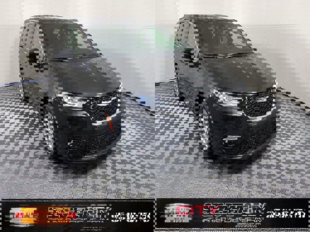 New 2026 Chrysler Pacifica Select image 1