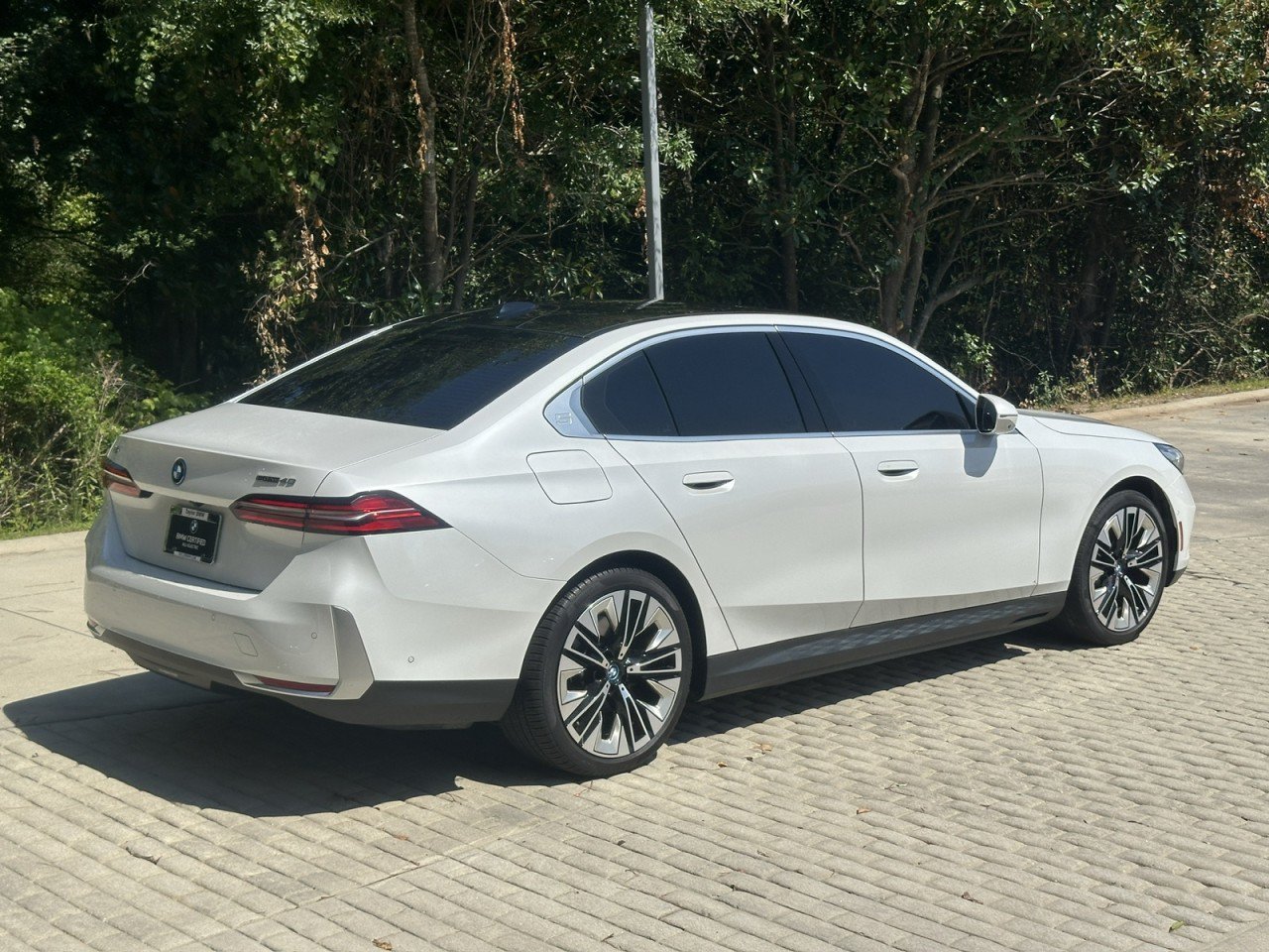 Used 2024 BMW i5 eDrive40i w/ M Sport Package RWD image 6