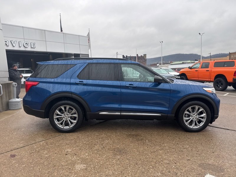 Used 2020 Ford Explorer XLT w/ Equipment Group 202A image 8