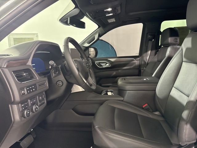 Used 2023 Chevrolet Suburban Z71 w/ Luxury Package AWD/4WD image 17