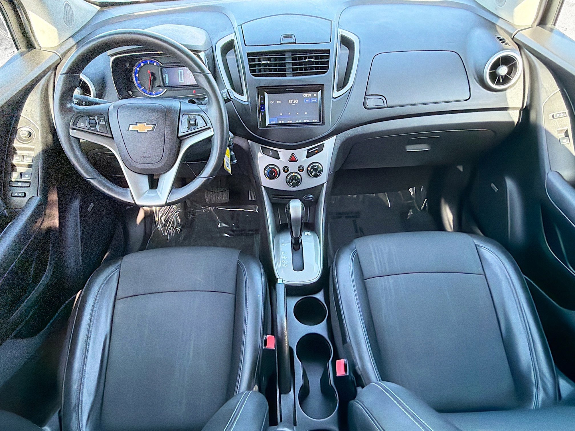 Used 2016 Chevrolet Trax LT w/ LT Sun and Sound Package FWD image 11
