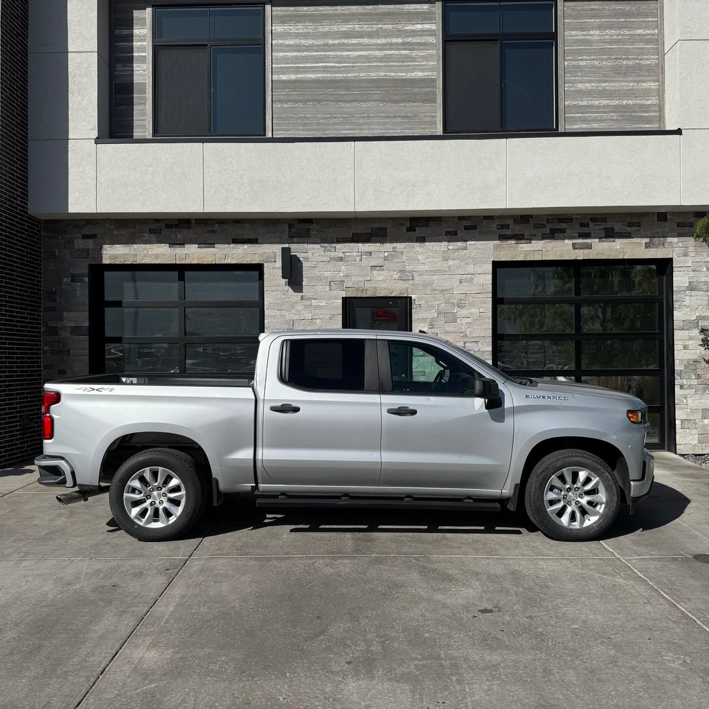 Used 2019 Chevrolet Silverado 1500 Custom w/ Custom Value Package AWD/4WD image 2