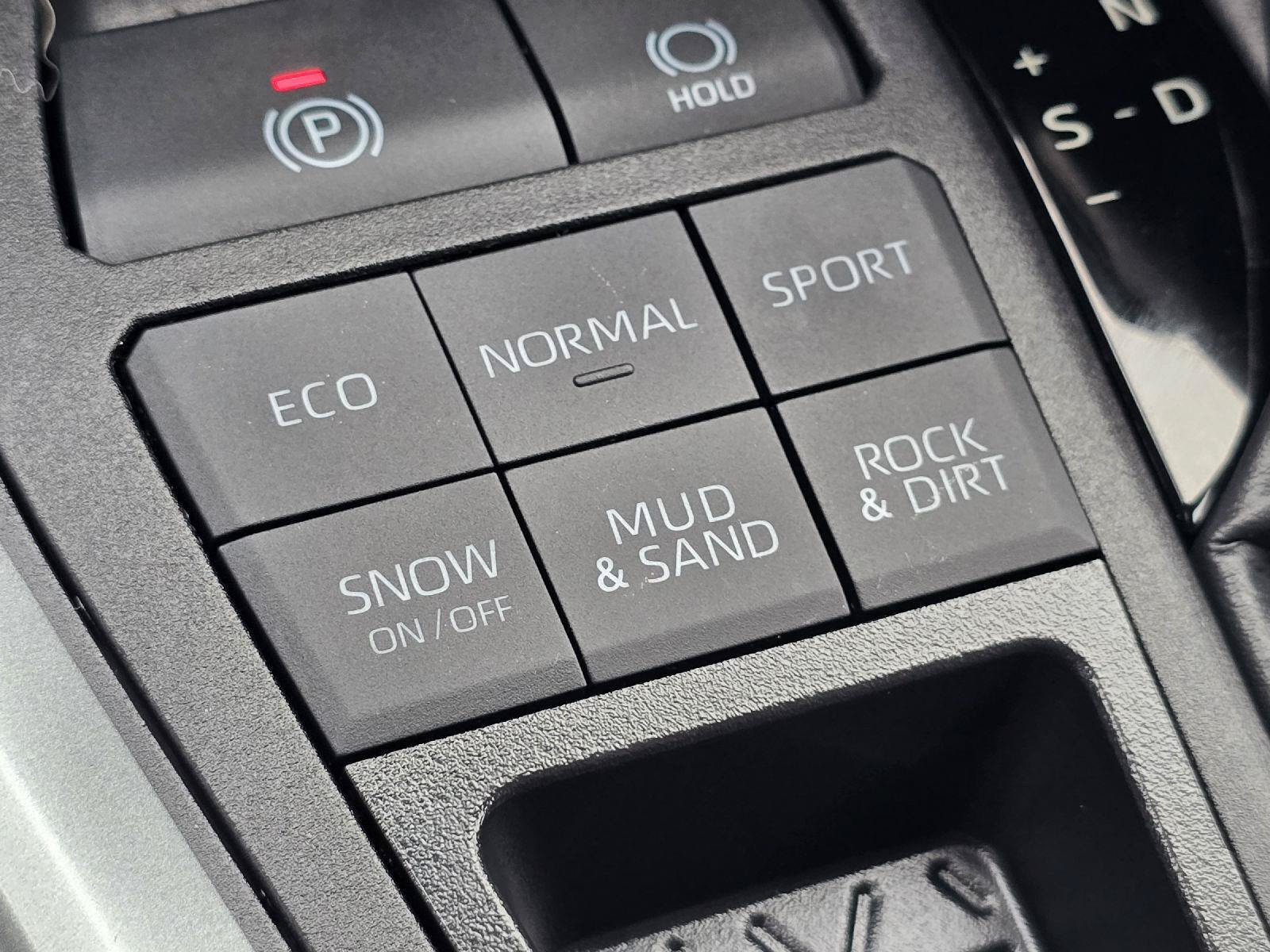 Used 2024 Toyota RAV4 LE AWD/4WD image 27