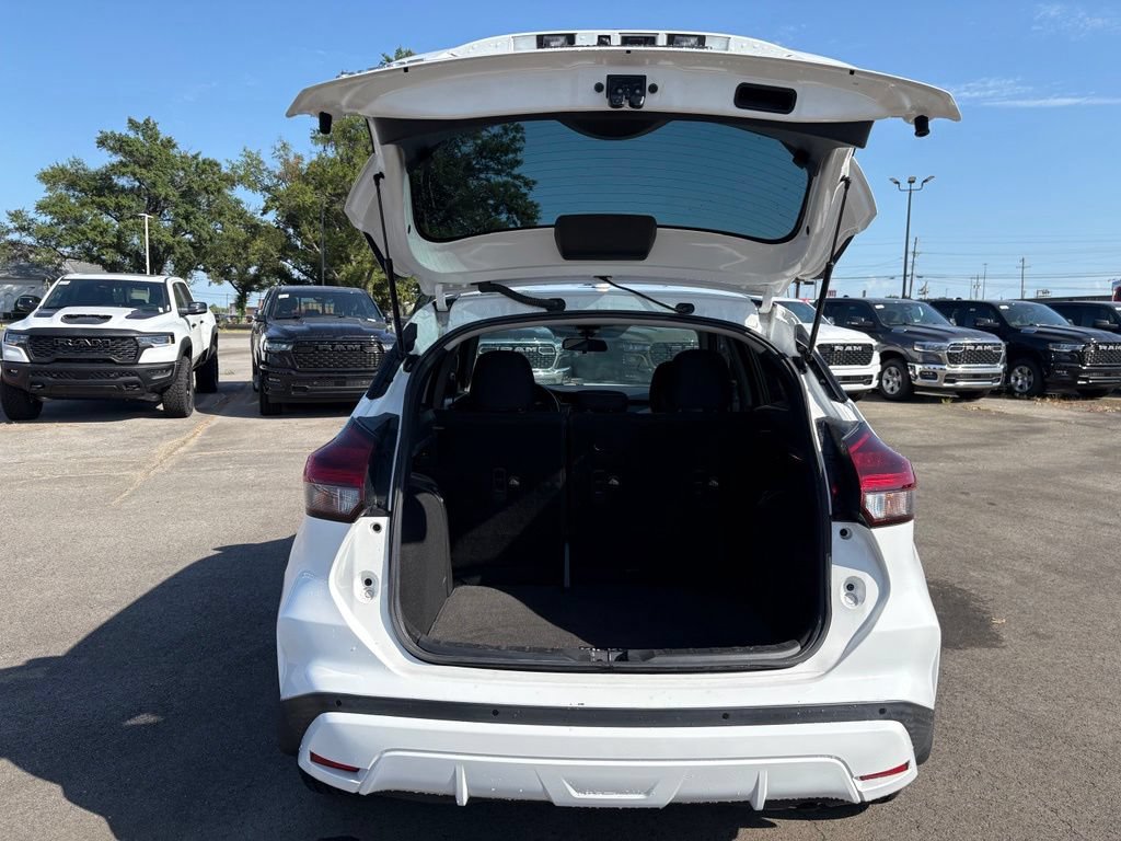 Used 2021 Nissan Kicks S FWD image 7