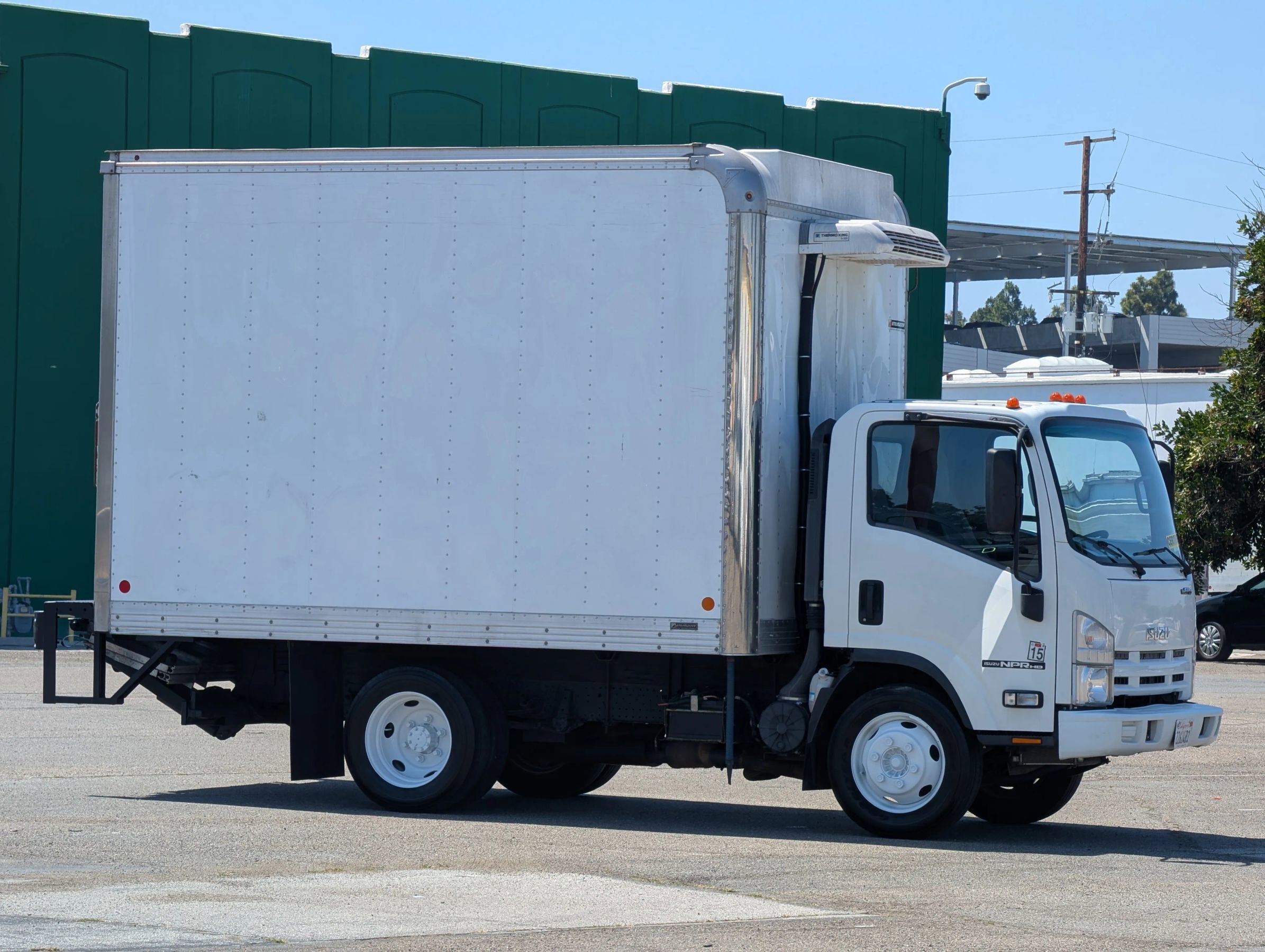 Used 2019 Isuzu NPR RWD image 1