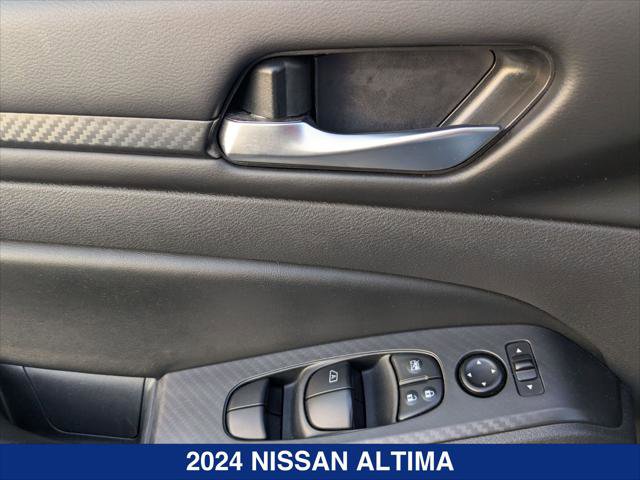 Used 2024 Nissan Altima 2.5 SV image 10