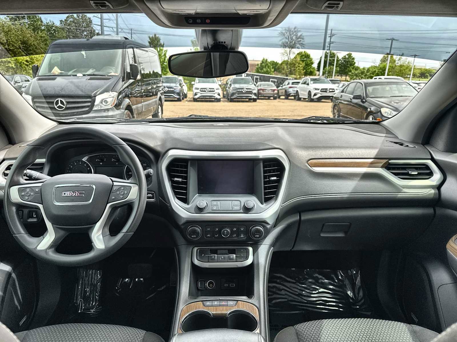 Used 2022 GMC Acadia SLE w/ Driver Convenience Package FWD image 20