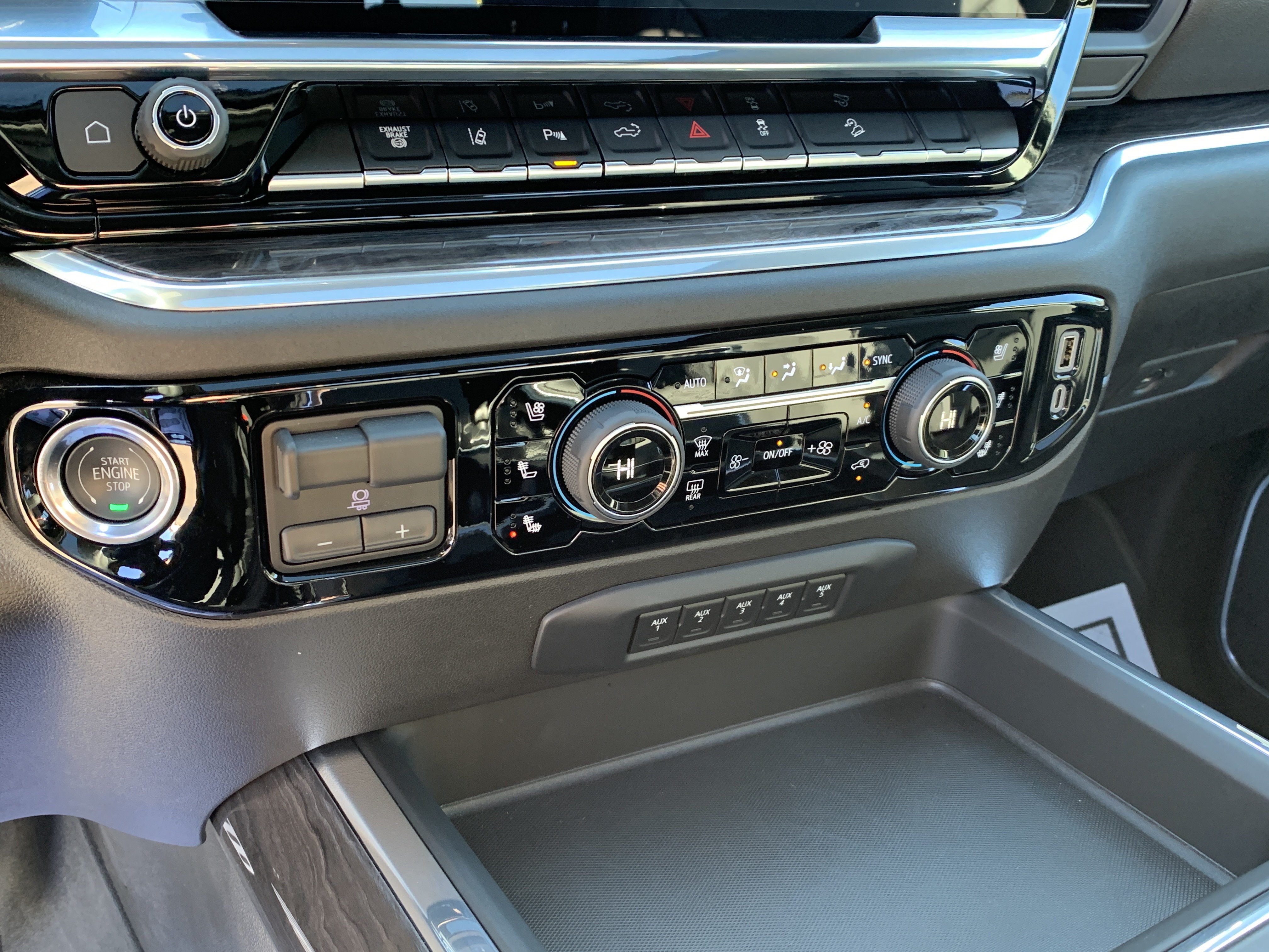 New 2025 Chevrolet Silverado 2500 LTZ w/ LTZ Premium Package AWD/4WD image 20
