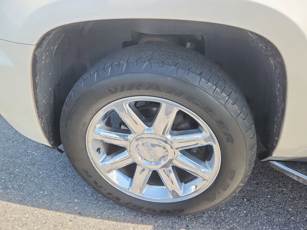 Used 2011 GMC Yukon XL Denali image 21