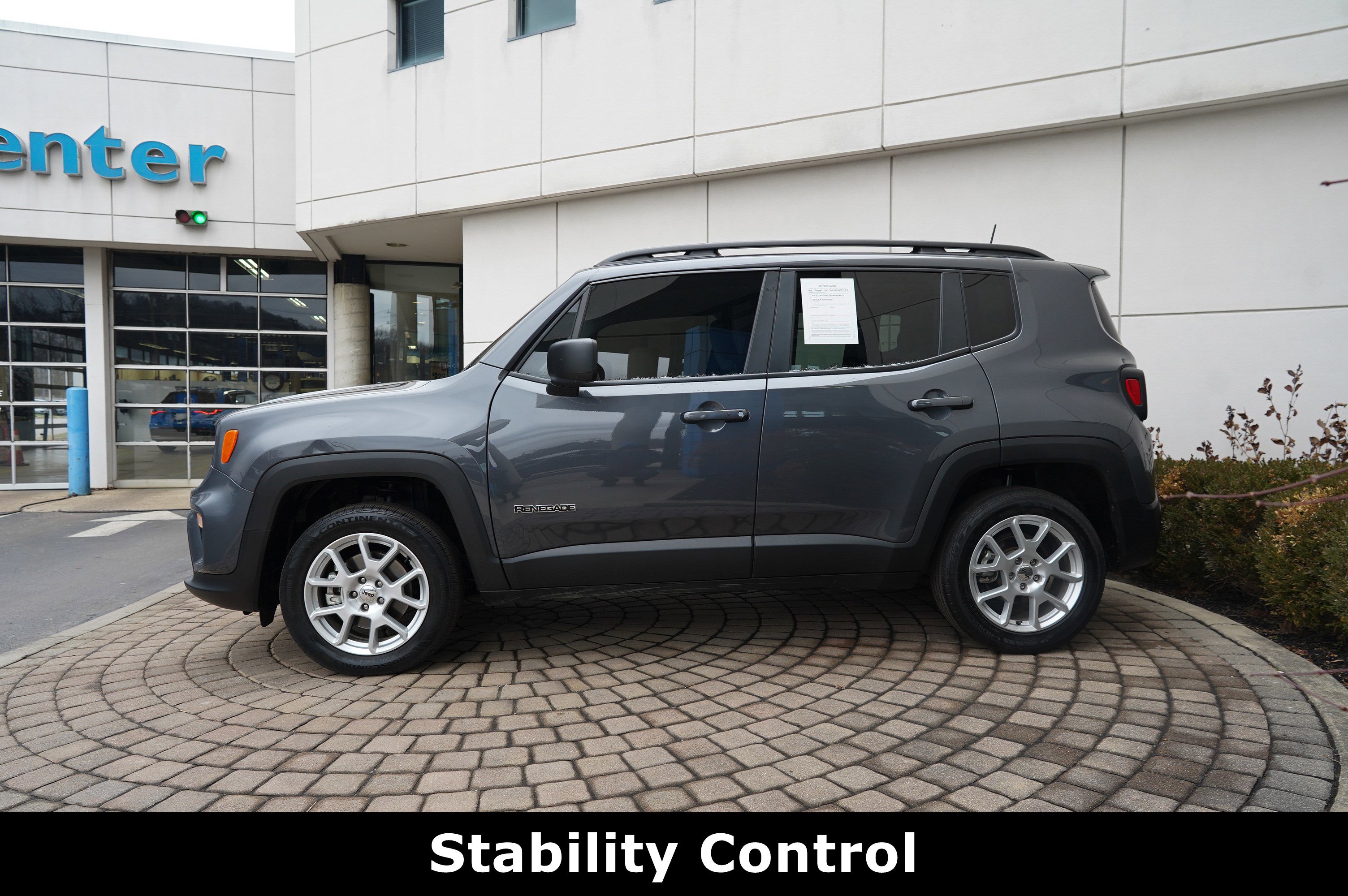 Used 2022 Jeep Renegade Latitude w/ Convenience Group image 18