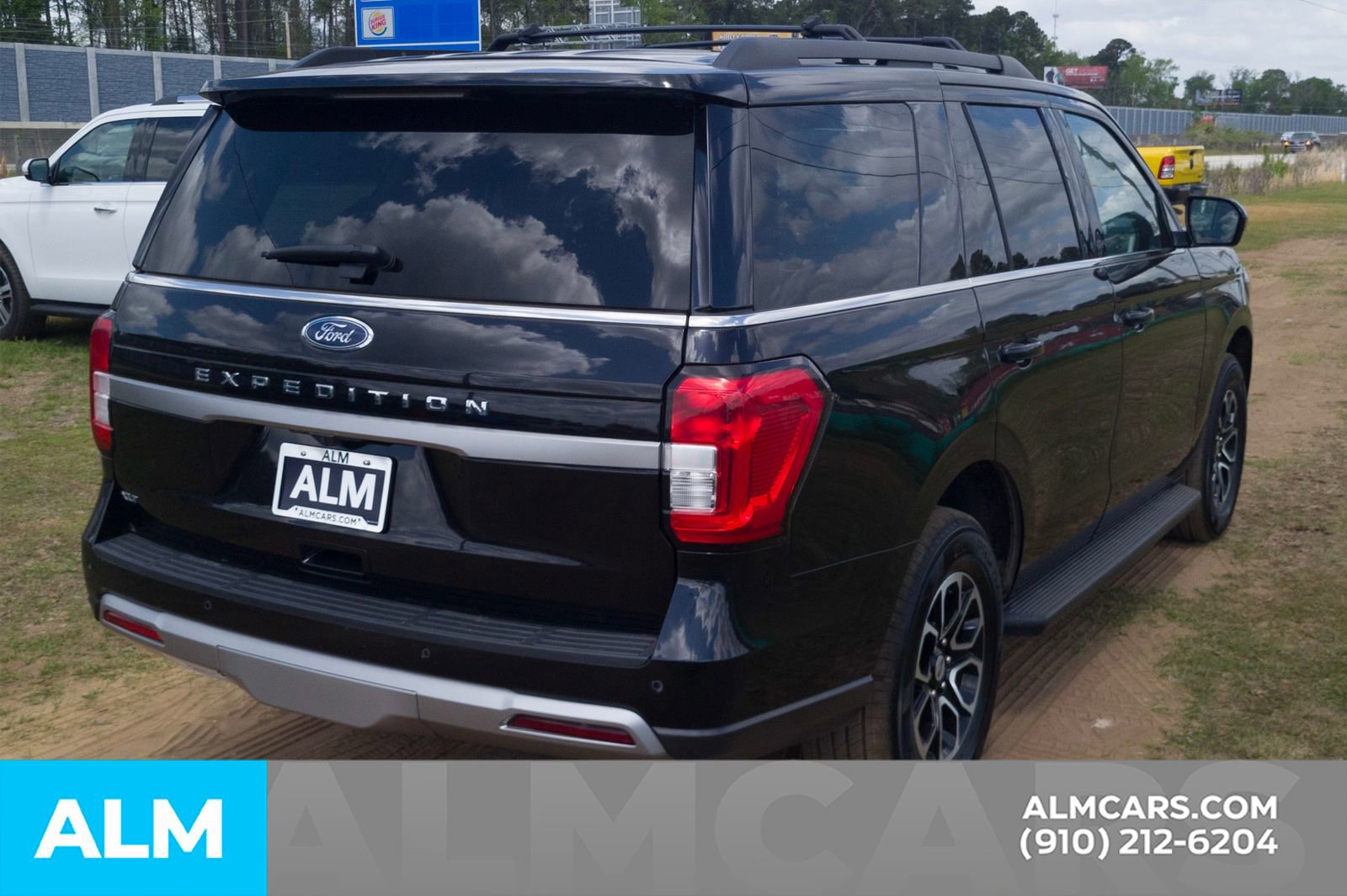 Used 2024 Ford Expedition XLT AWD/4WD image 6