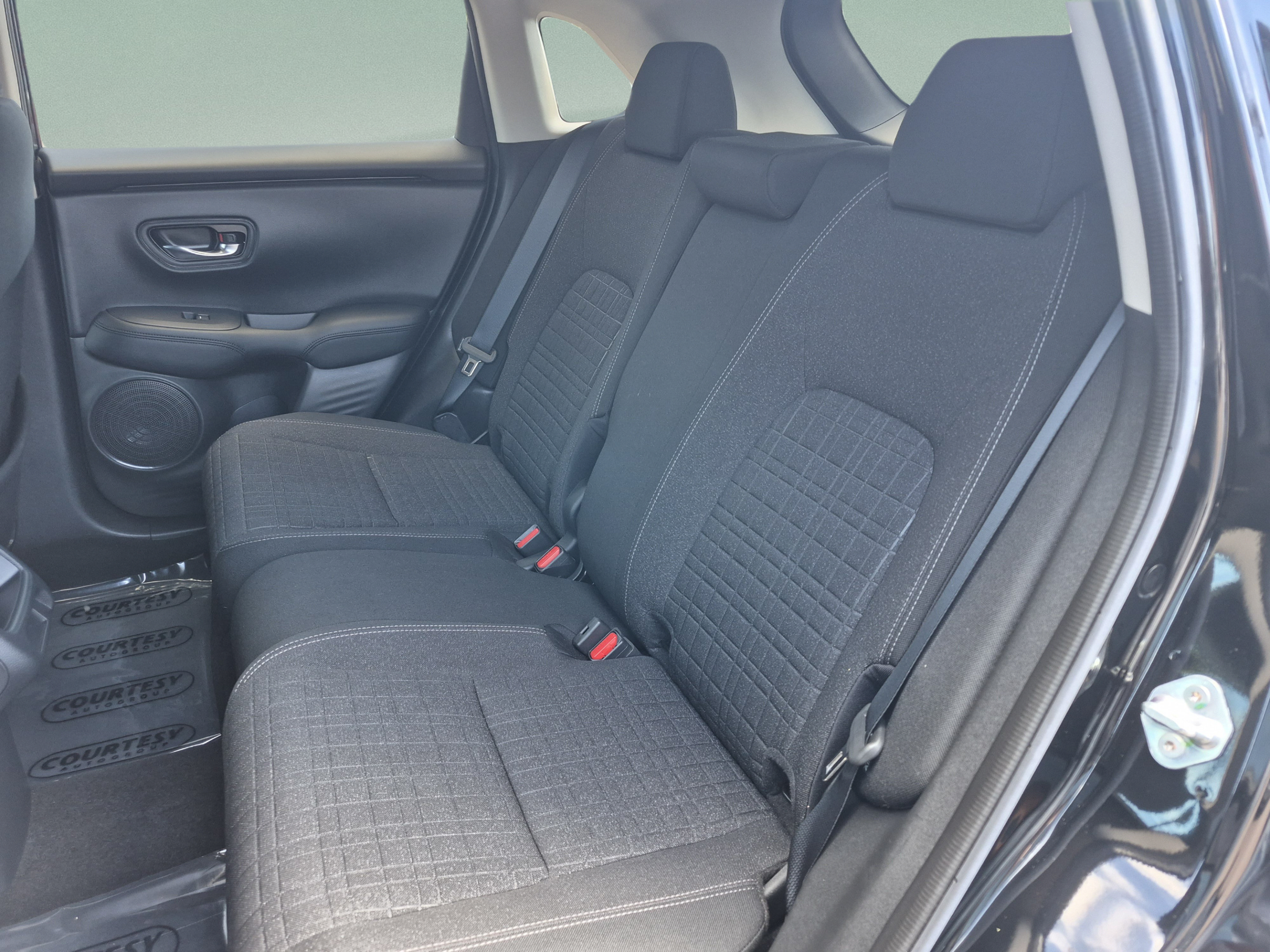 Used 2023 Honda HR-V LX image 16