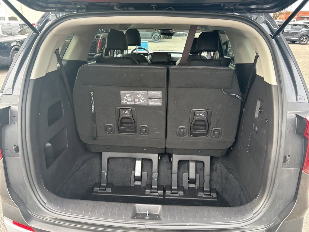 Used 2025 Kia Carnival image 20