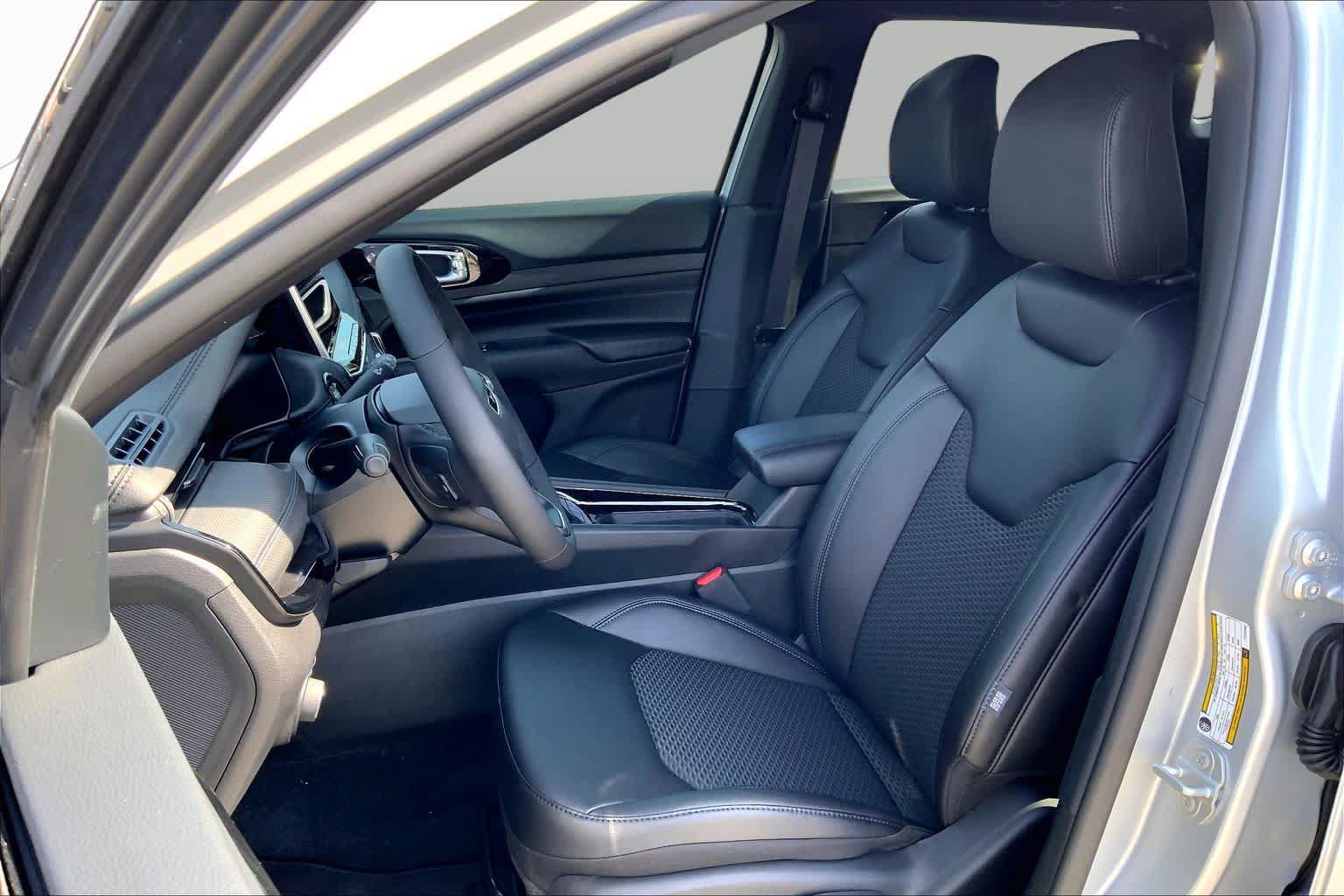 New 2026 Jeep Compass Latitude AWD/4WD image 7