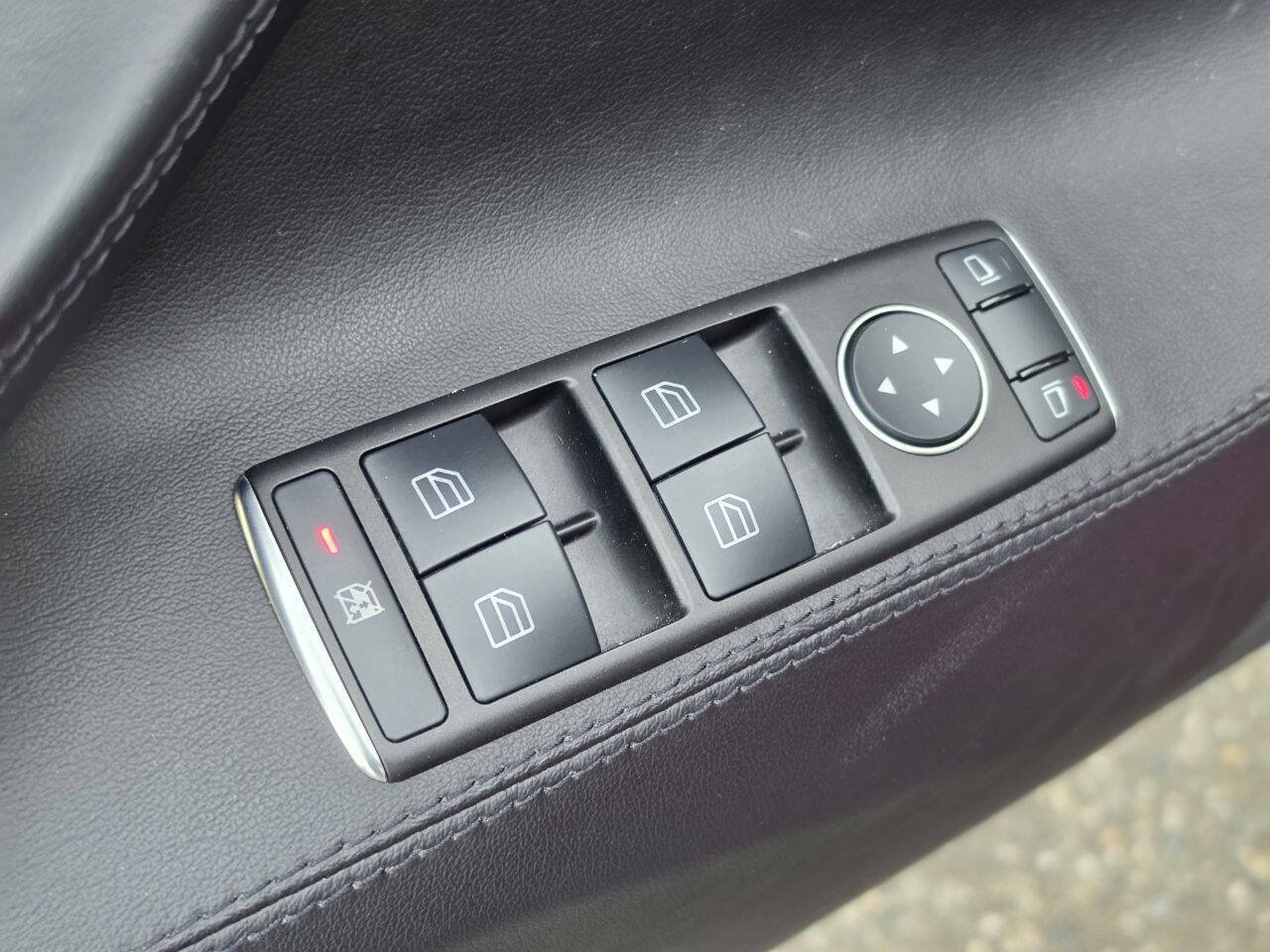Used 2013 Tesla Model S RWD image 64