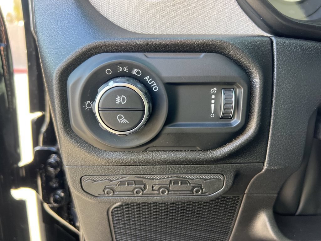 New 2026 Jeep Gladiator Sport AWD/4WD image 10