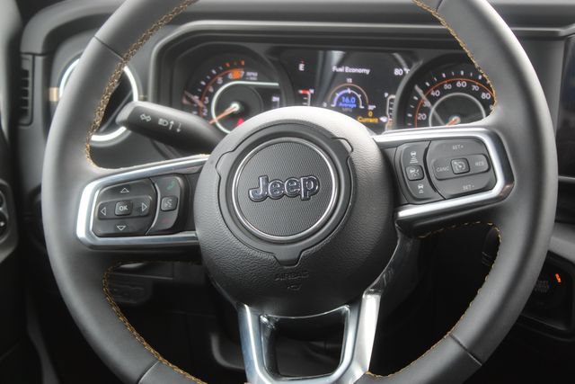 Used 2024 Jeep Wrangler Unlimited Sahara w/ Technology Group AWD/4WD image 14