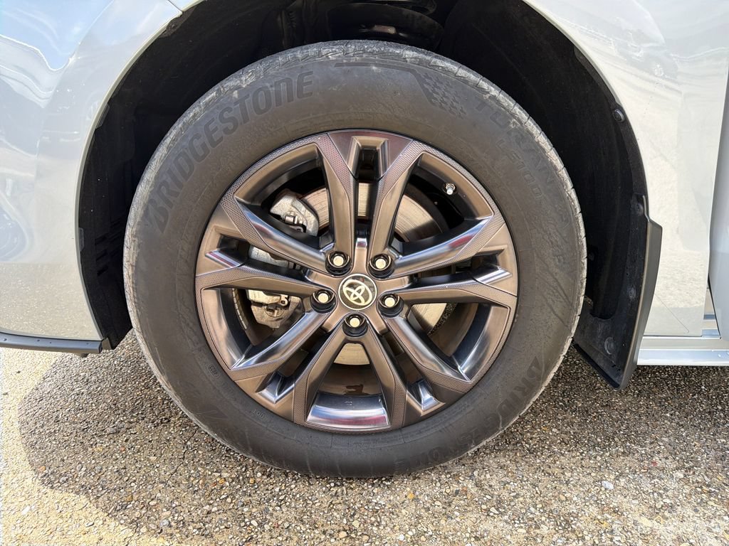 Used 2024 Toyota Sienna XLE Woodland Edition AWD/4WD image 29