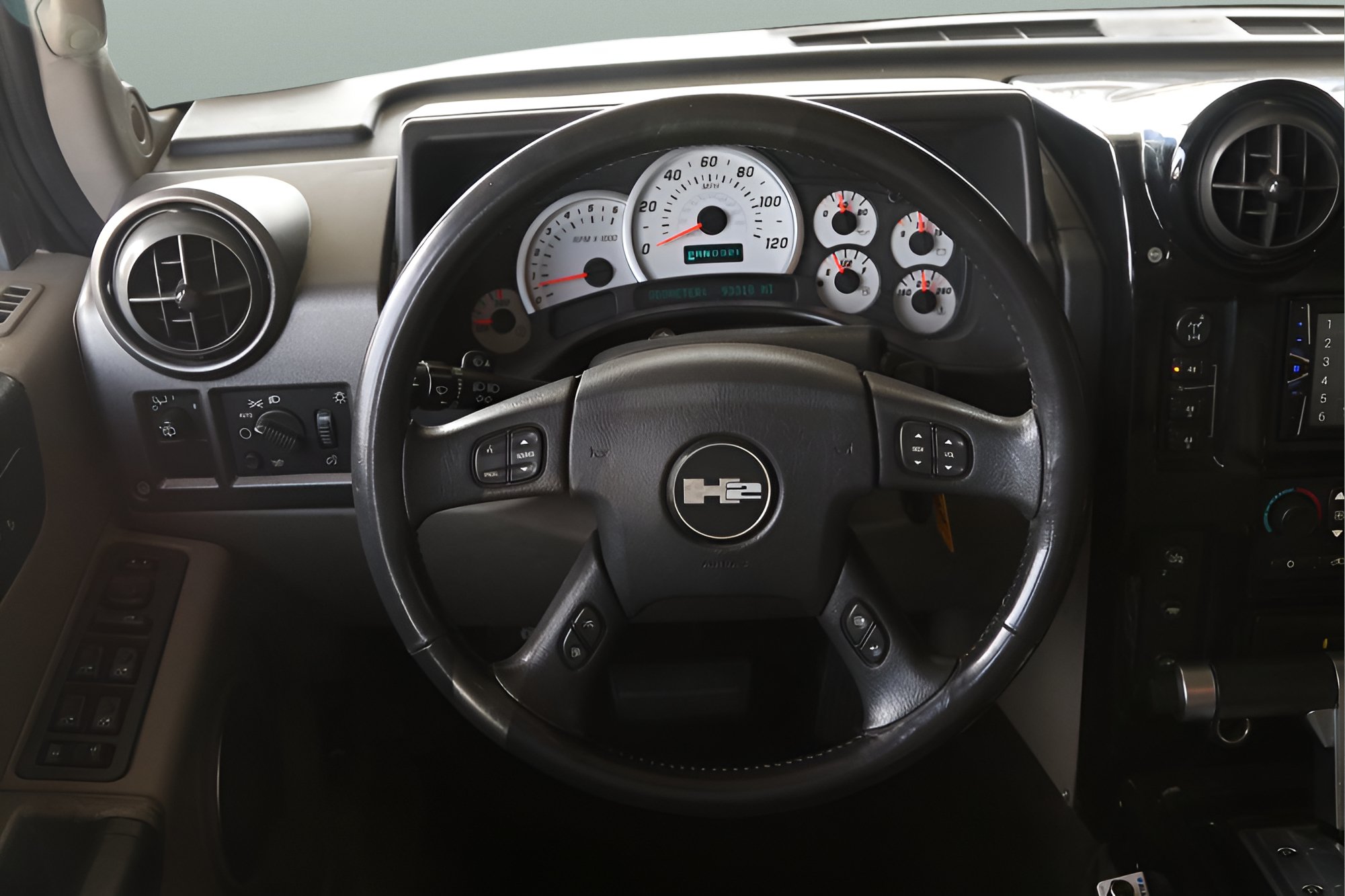 Used 2004 HUMMER H2 w/ Preferred Equipment Group AWD/4WD image 8