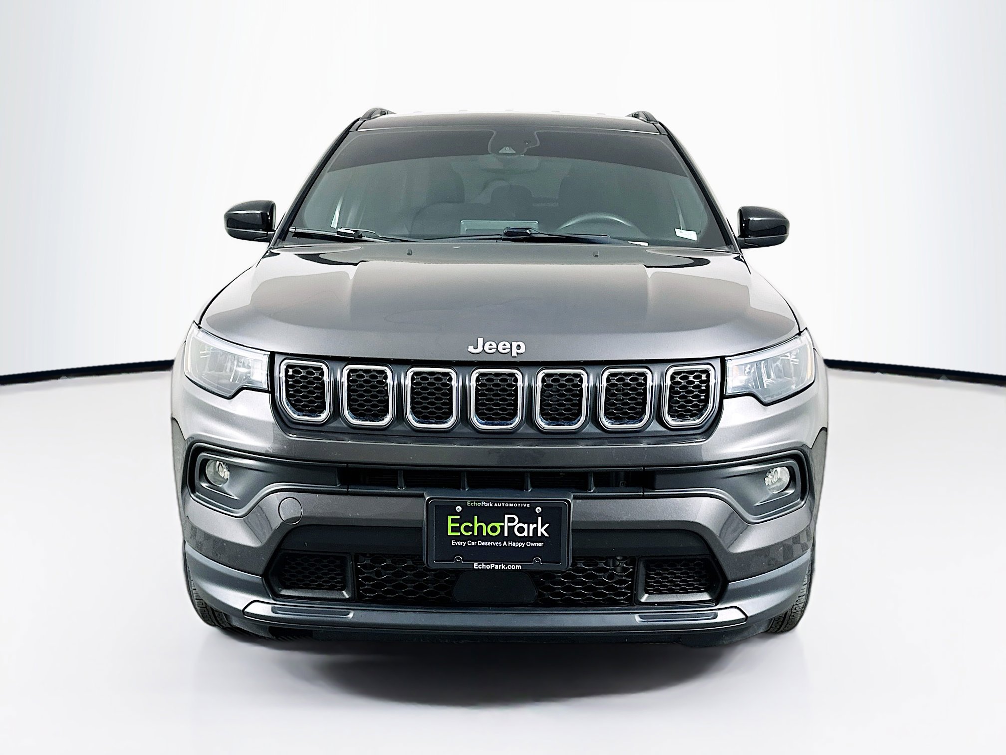 Used 2023 Jeep Compass Latitude image 2