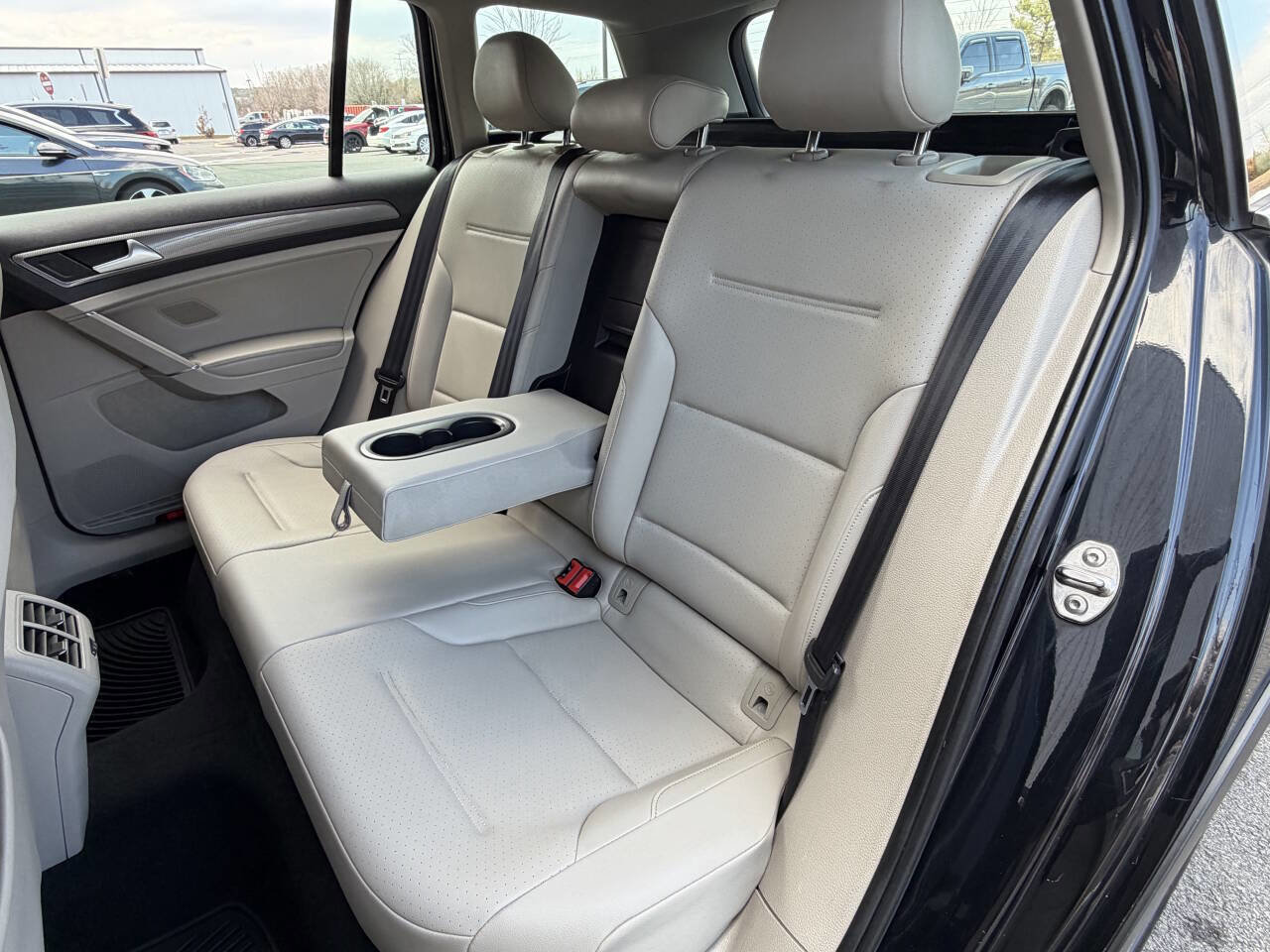 Used 2019 Volkswagen Golf Alltrack S image 36