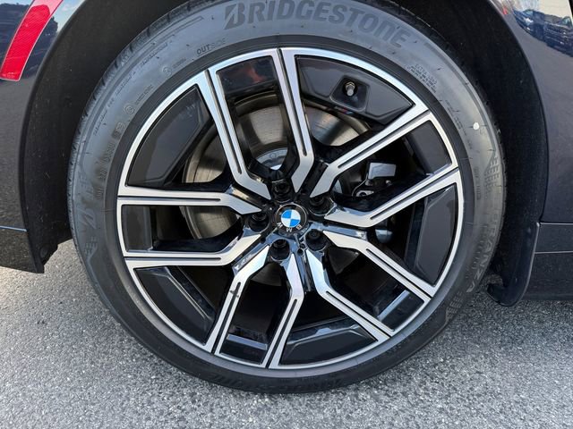 Certified 2026 BMW 750e xDrive image 32